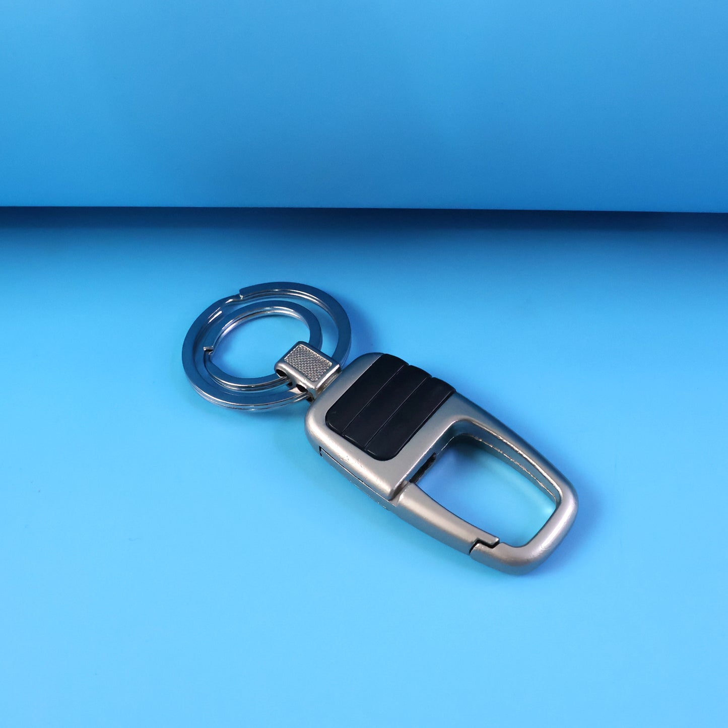 Premium Metal Key Holder With Carabiner Clip (1 Pc)
